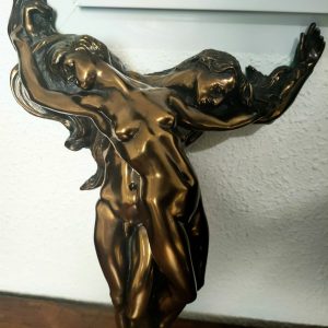 Crucifijo erótico, estilo modernista art decó
