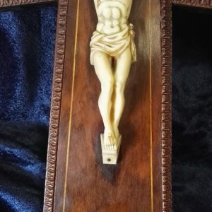 Crucifijo antiguo cruz en madera con marquetería