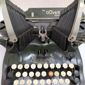 Antigua maquina de escribir Oliver