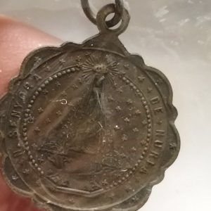 Medalla relicario nuestra señora de Nuria aprox A XIX. De colección.
